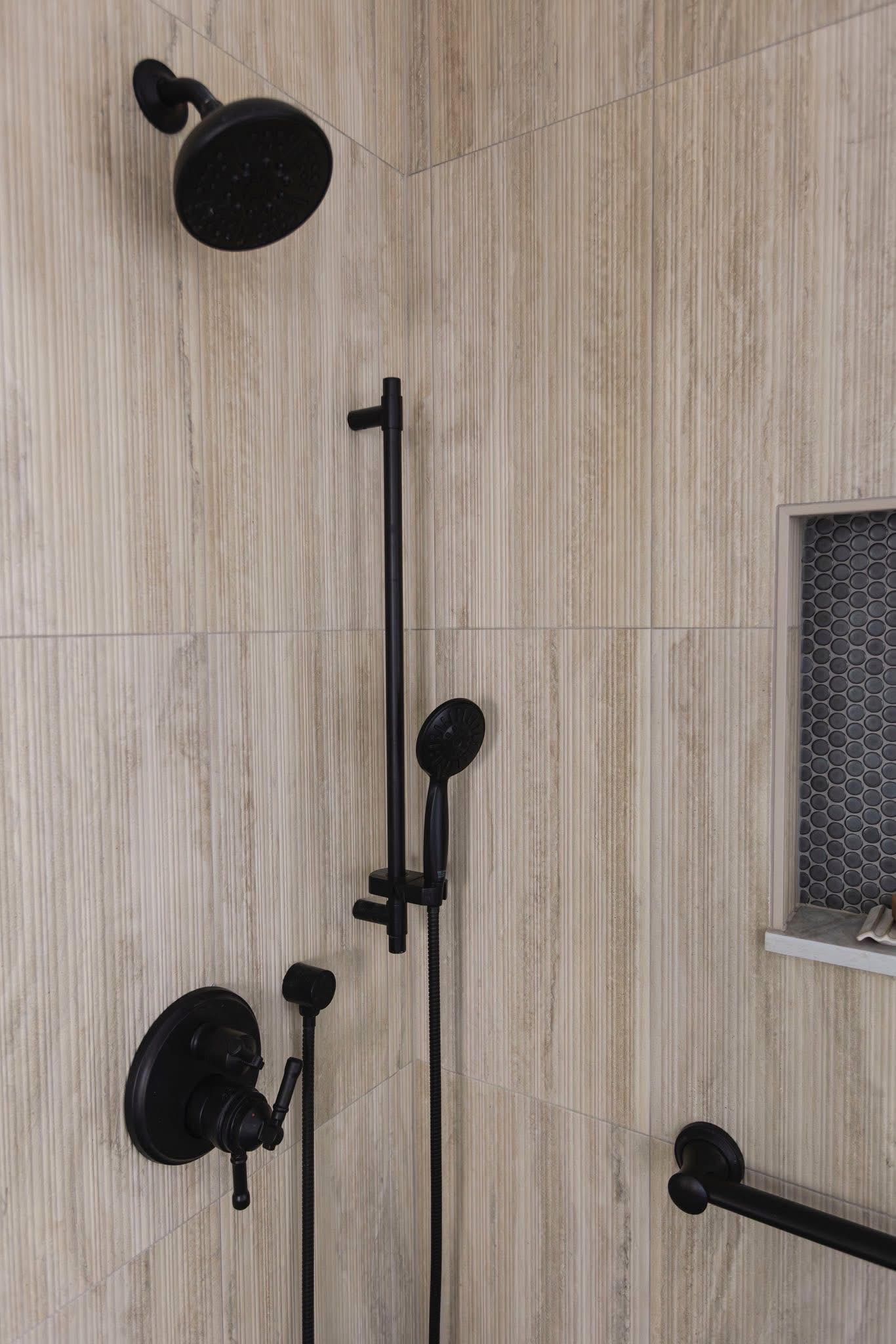 Linear tile shower with mosaic niche