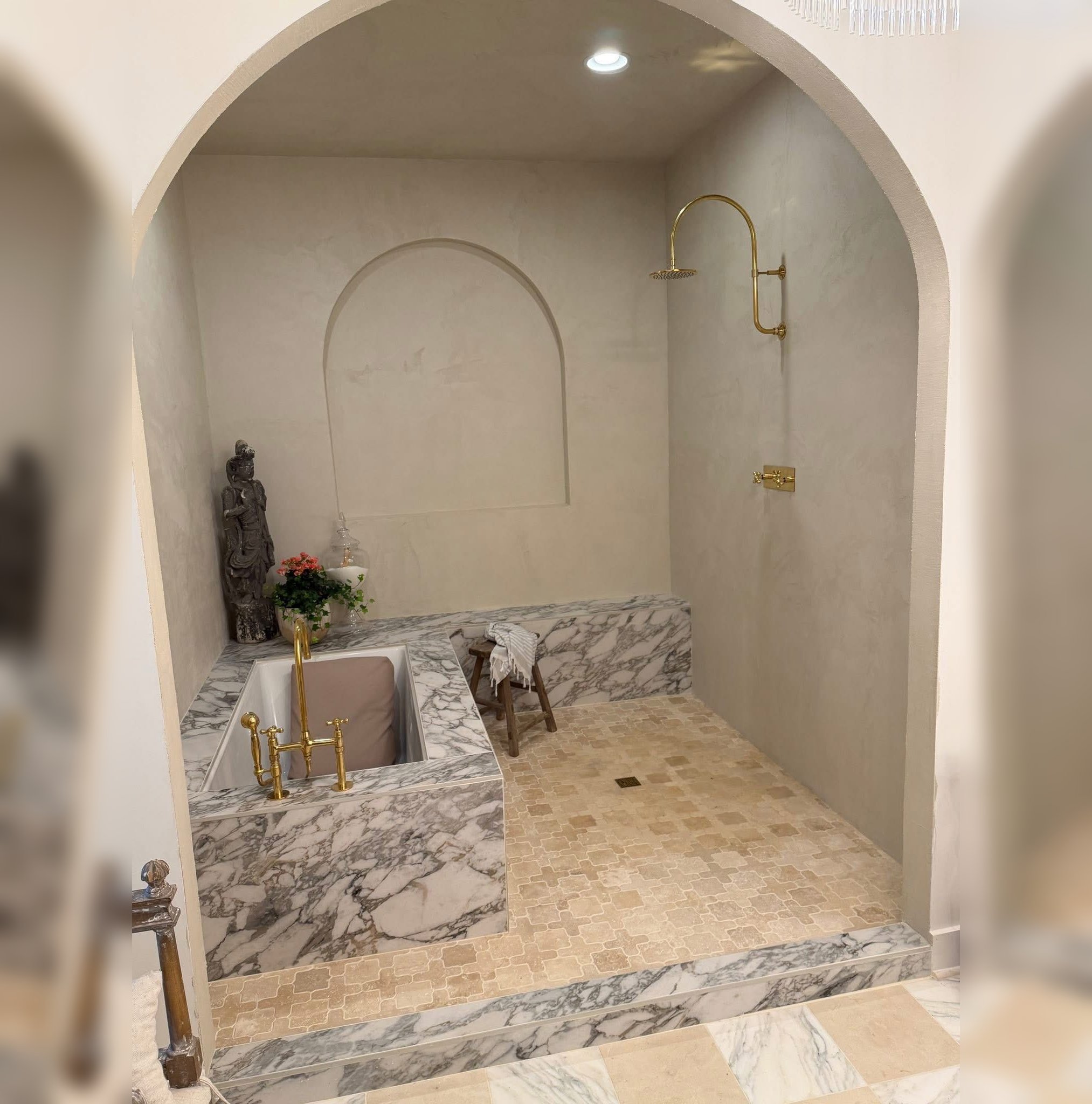 Marble spa bathroom alcove