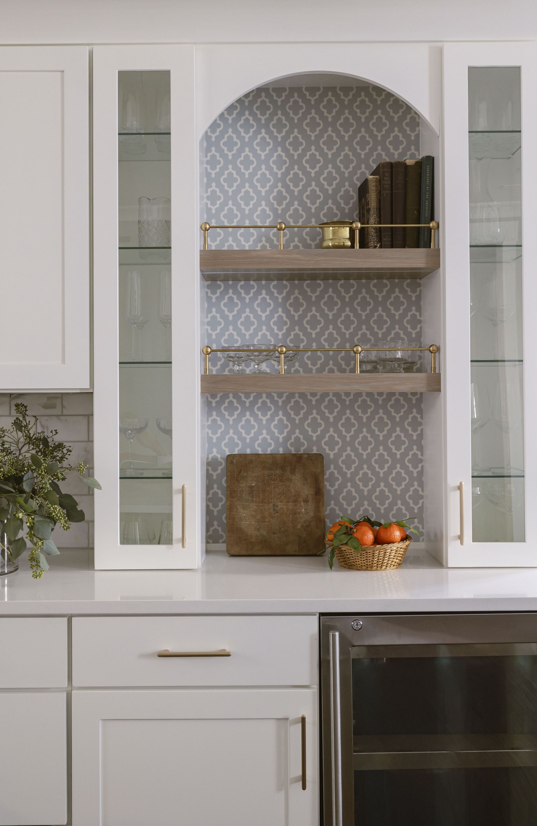 Glass front cabinet niche