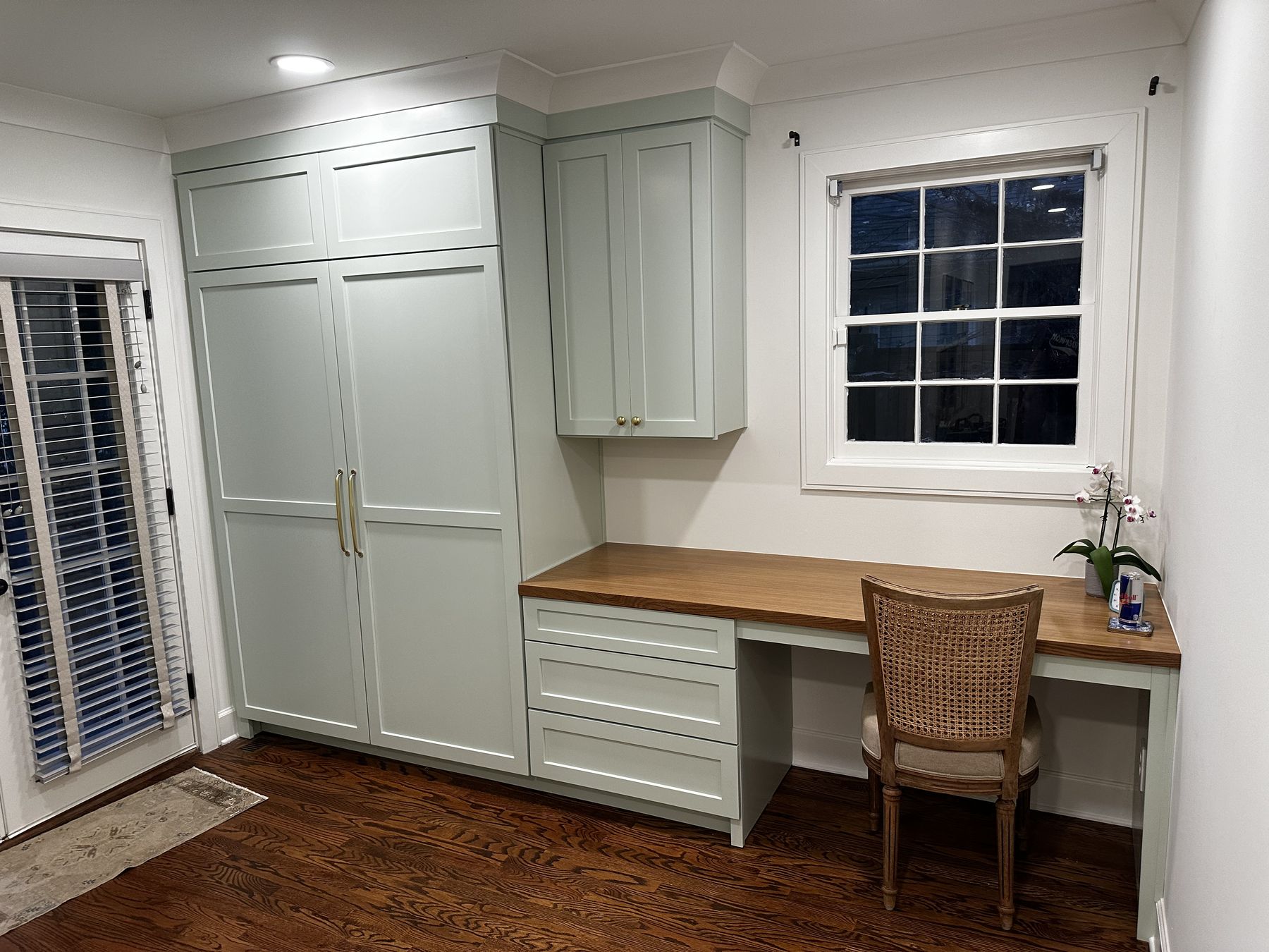 Built-in pantry and desk nook