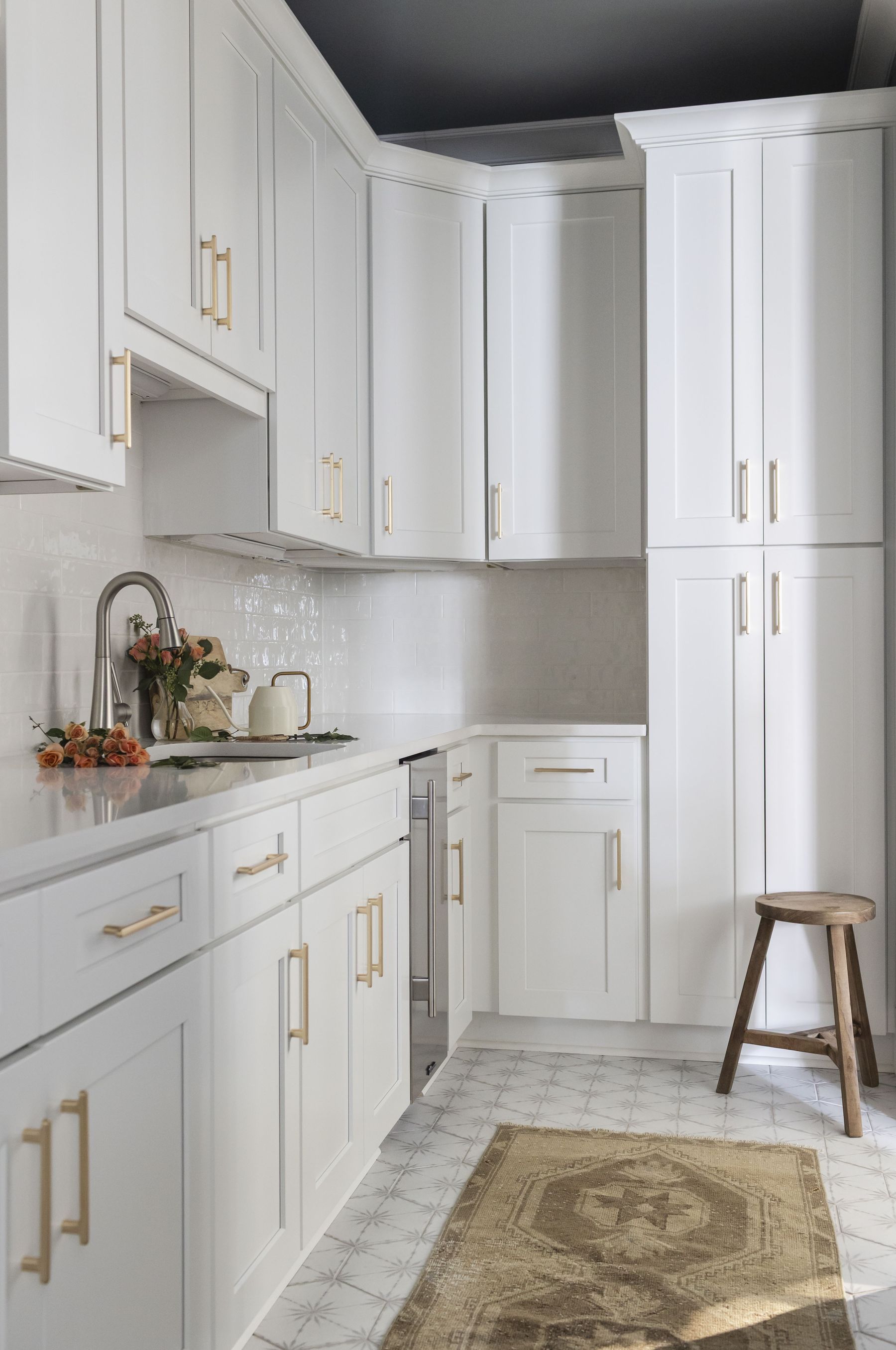 White kitchen with island